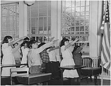 ile:Students pledging allegiance to the American flag with the Bellamy salute.jpg